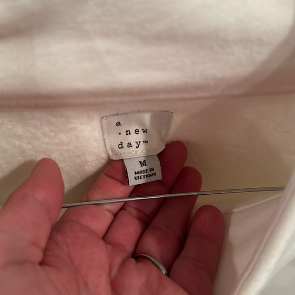 Women’s Target sweatshirt with kangaroo pocket and gold zipper - Picture 3 of 4